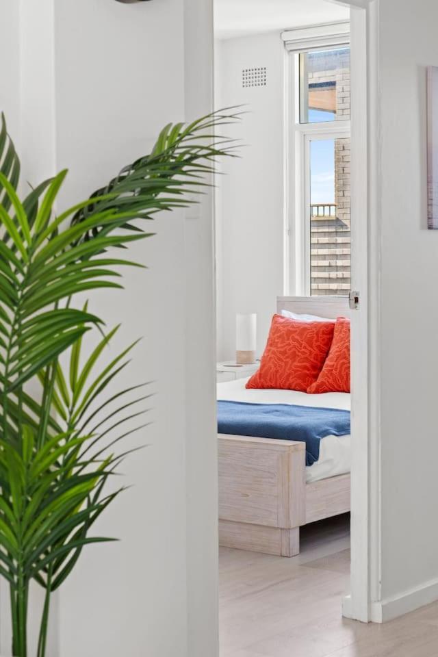 Sundeck Surfscape - Upbeat Beachside Living In Bondi Apartment *