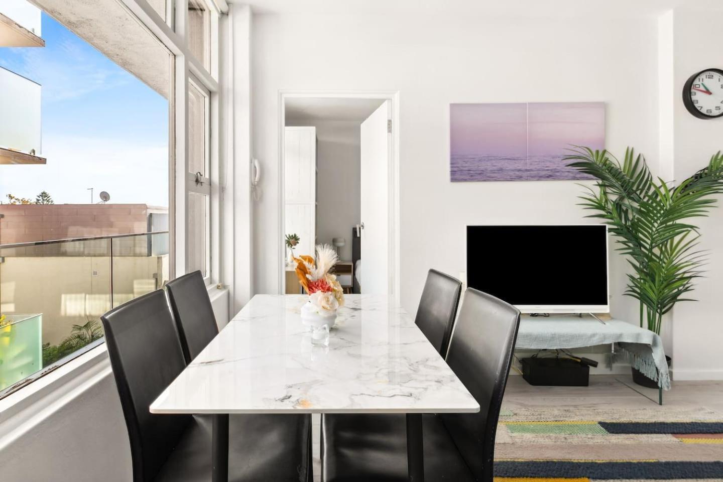 Sundeck Surfscape - Upbeat Beachside Living In Bondi *