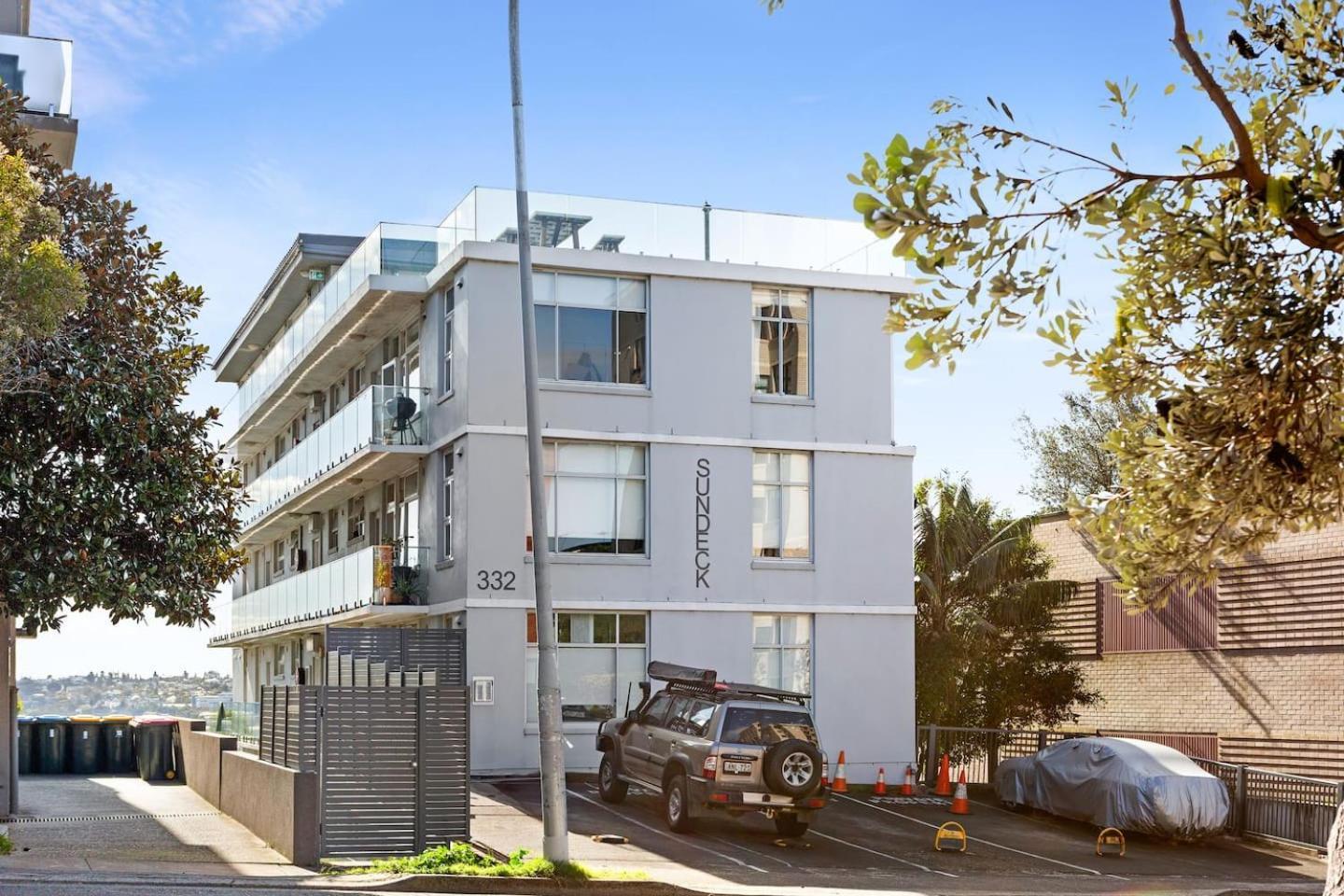 Sundeck Surfscape - Upbeat Beachside Living In Bondi * Sydney
